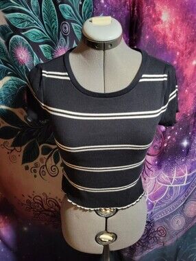 Black & White Striped Women's Short Sleeve Crop Top